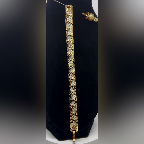 Modernistic Geo-Triangular-Shaped Linked Bracelet w/Brilliant Cut Round Crystals - Picture 5 of 6